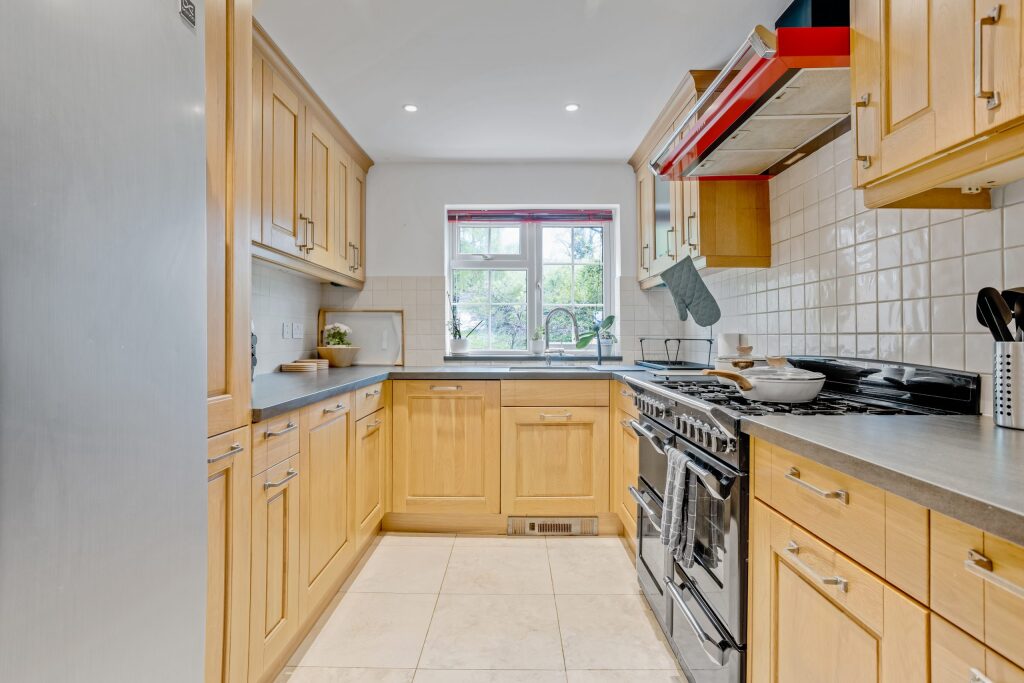 Airbnb Photographer in North Finchley N12. Property photography by Houses and Properties