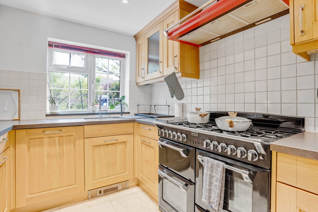 Airbnb Photographer in North Finchley N12. Property photography by Houses and Properties