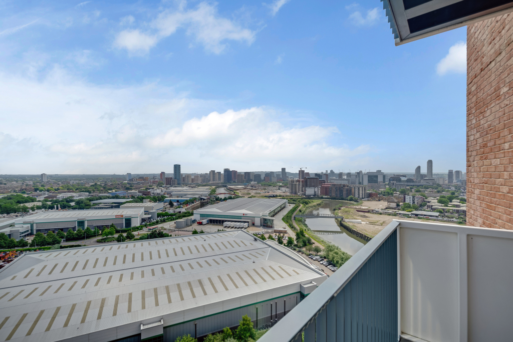 Photographing 1-Bed Apartment in Skyline Apartments, Bromley-by-Bow, London