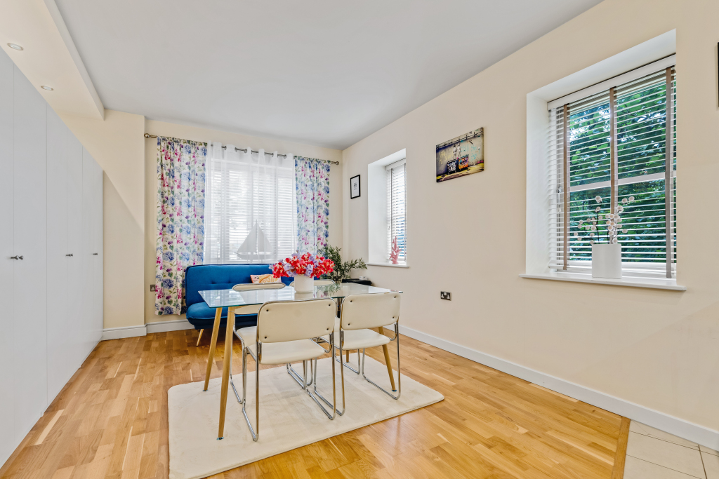 Property photography in WoodFord, Woodford Airbnb Photographer