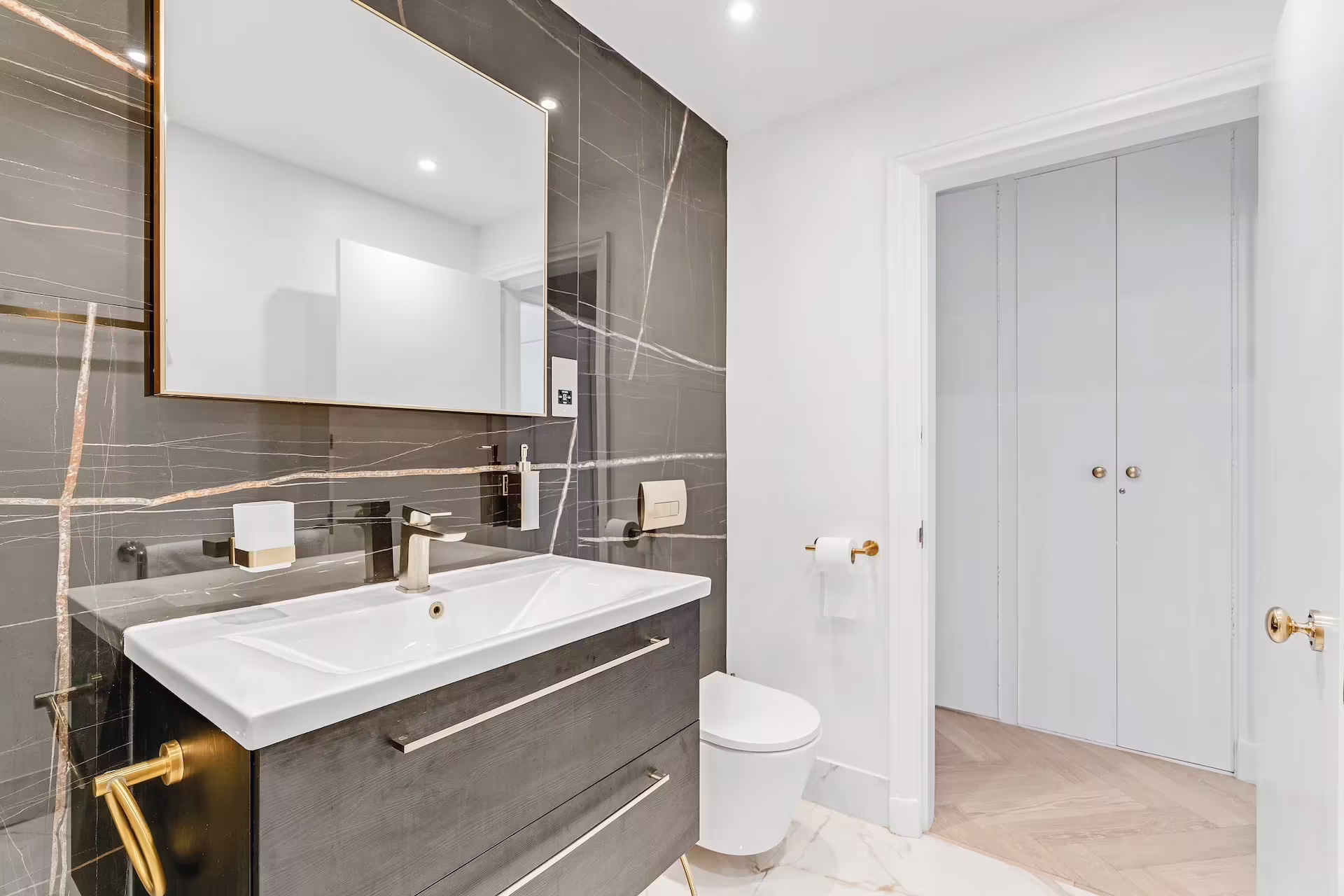 Property Photographer in Mayfair, Westminster Airbnb Photographer