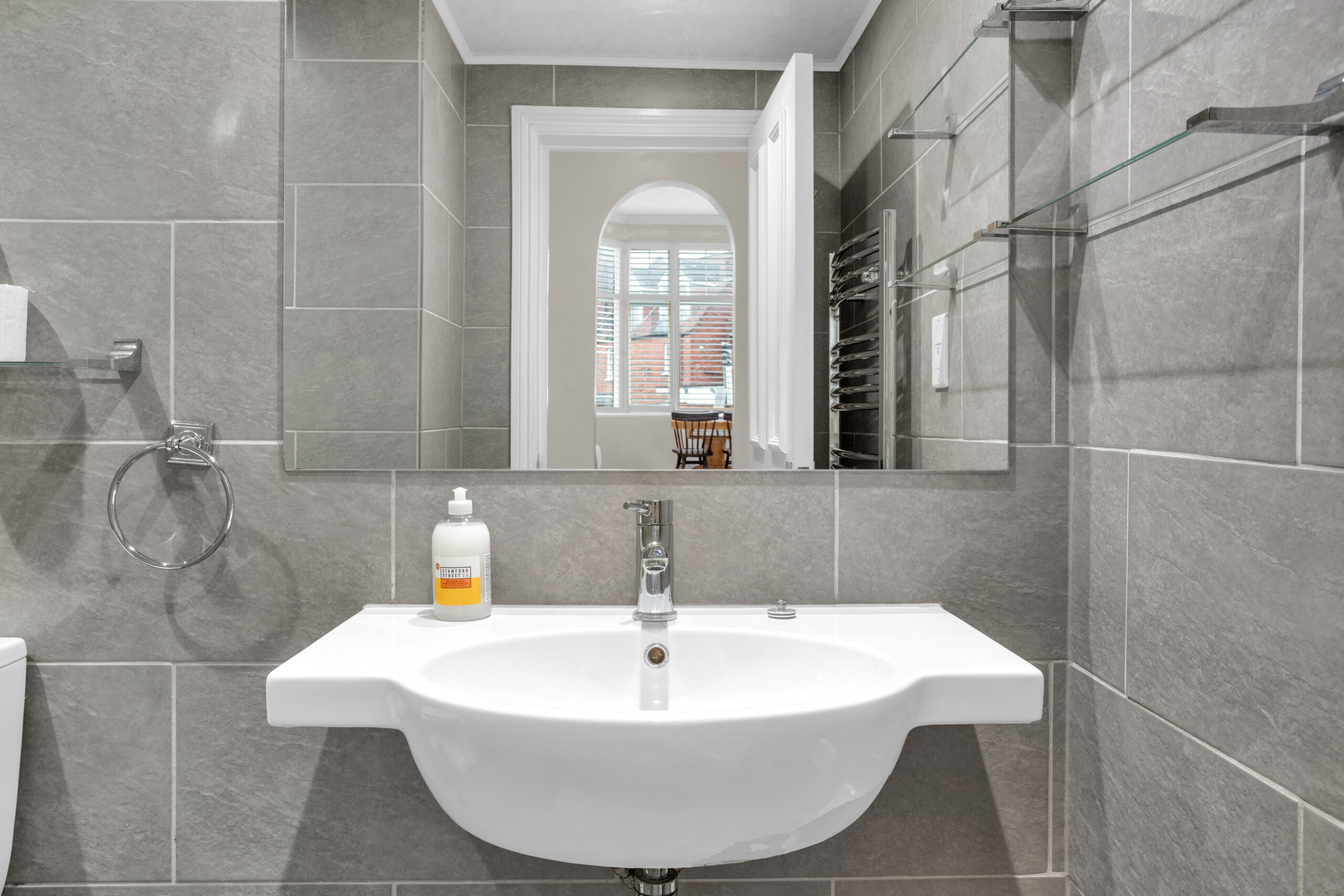 airbnb host photos NW2