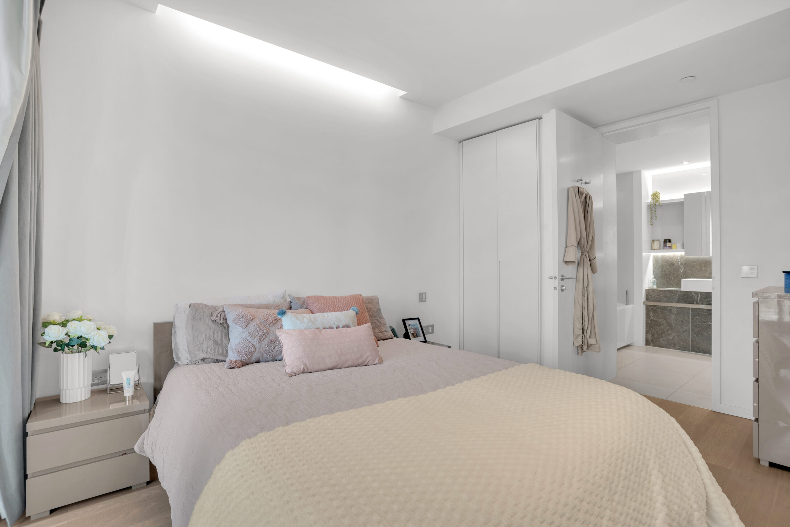 Southbank Tower Airbnb listing photos