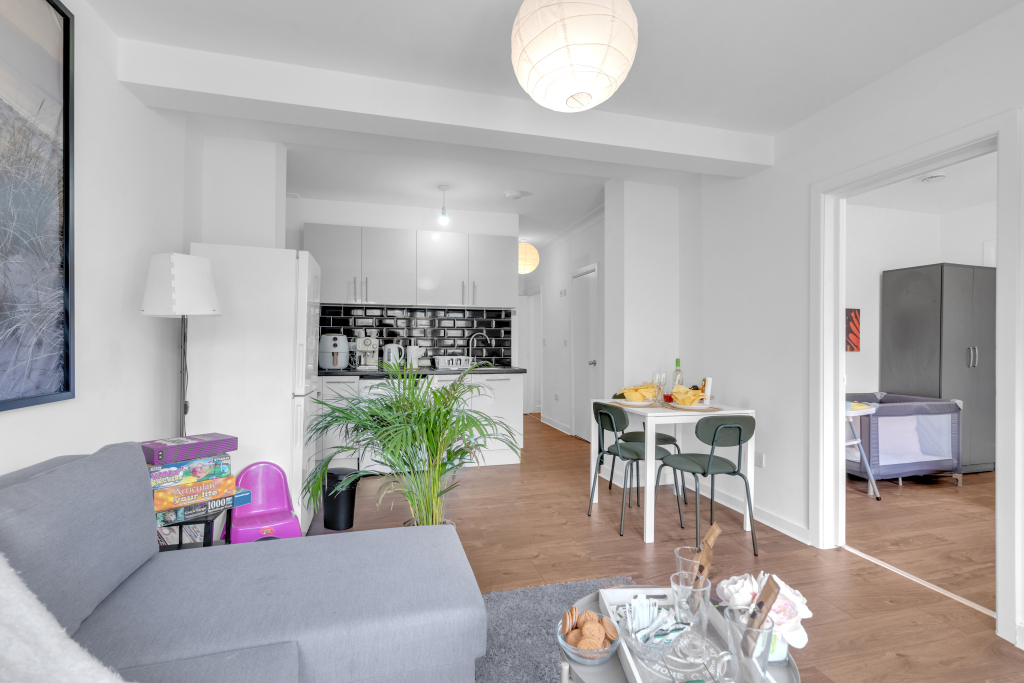 Airbnb listing photos NW4