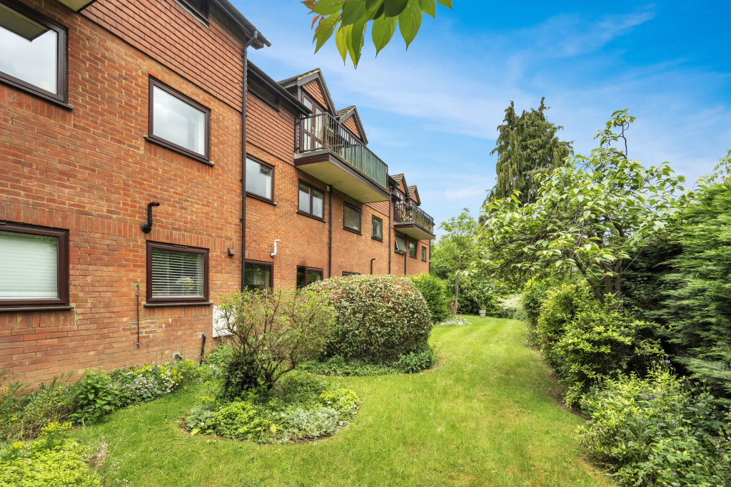 estate agent photography Watford, two bed flat photography, home interior photographer WD18, letting photography Watford