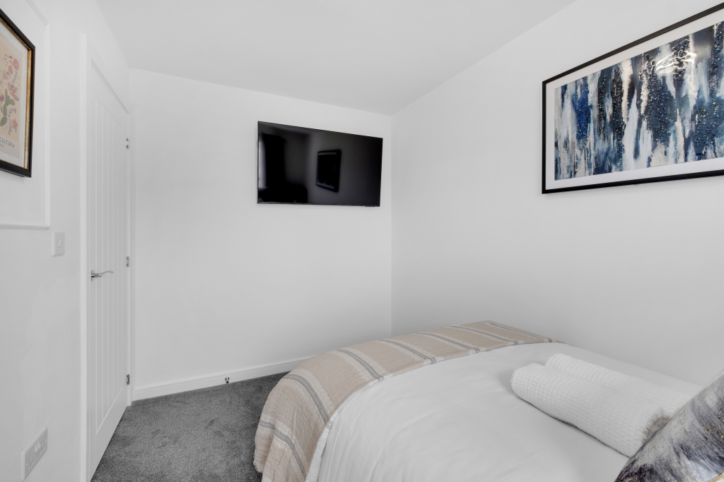 high-resolution images of Airbnb houses in Greenhithe