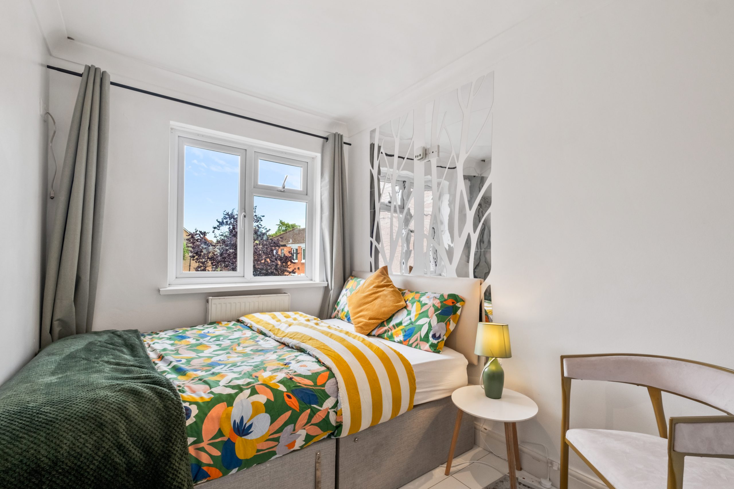 rental property photography GU25, holiday home