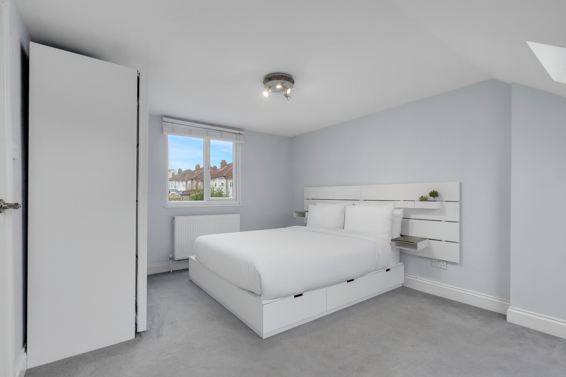 Hayes UB3 interior photography