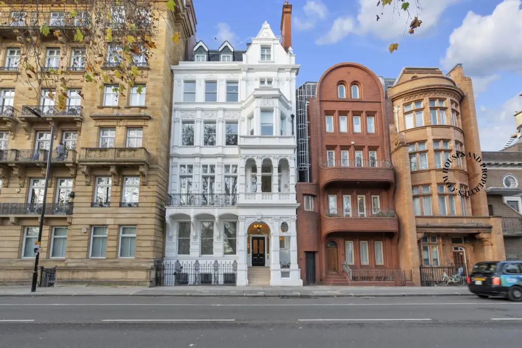 London property photography, Hyde Park Place property photography, W2 property photographer, Central London property photographer, Hyde Park property photographer, Paddington property photographer, Bayswater property photographer, Lancaster Gate property photographer, Hyde Park Place 3 bed property photography, three bedroom flat photography W2, apartment photography London W2, house photography near Hyde Park, residential photography Hyde Park Place