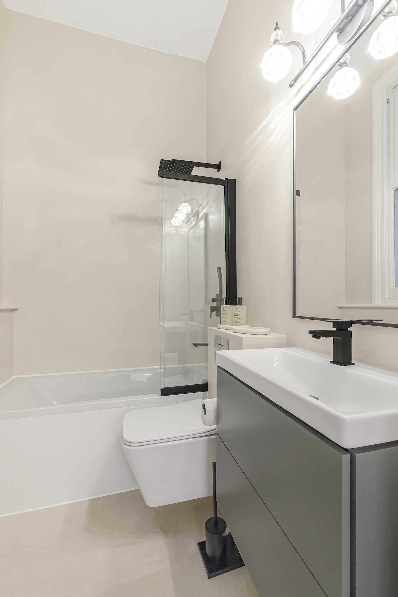 Kensington and Chelsea serviced apartment photos, Earl's Court rental property photography, Earl's Court SW5 apartment interiors photography, West Brompton short lets photography