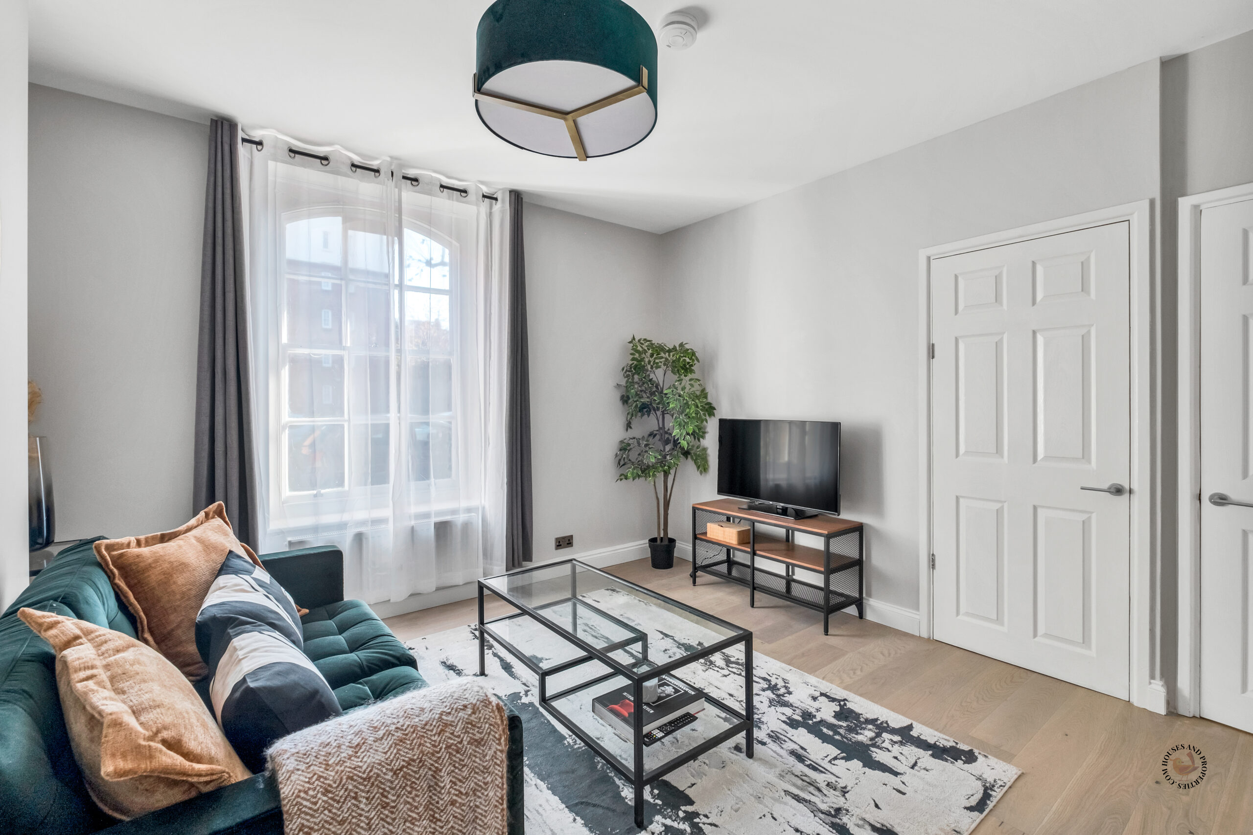 vacation rental photographer East London, short-stay let images, landlord photography services, property investment photography, estate agent photographer E2, flat photography for tenants, Airbnb listing photography Shoreditch, best property photographers Tower Hamlets, Houses and Properties photography fees, 1-bed flat photography London, Hackney Road property images,