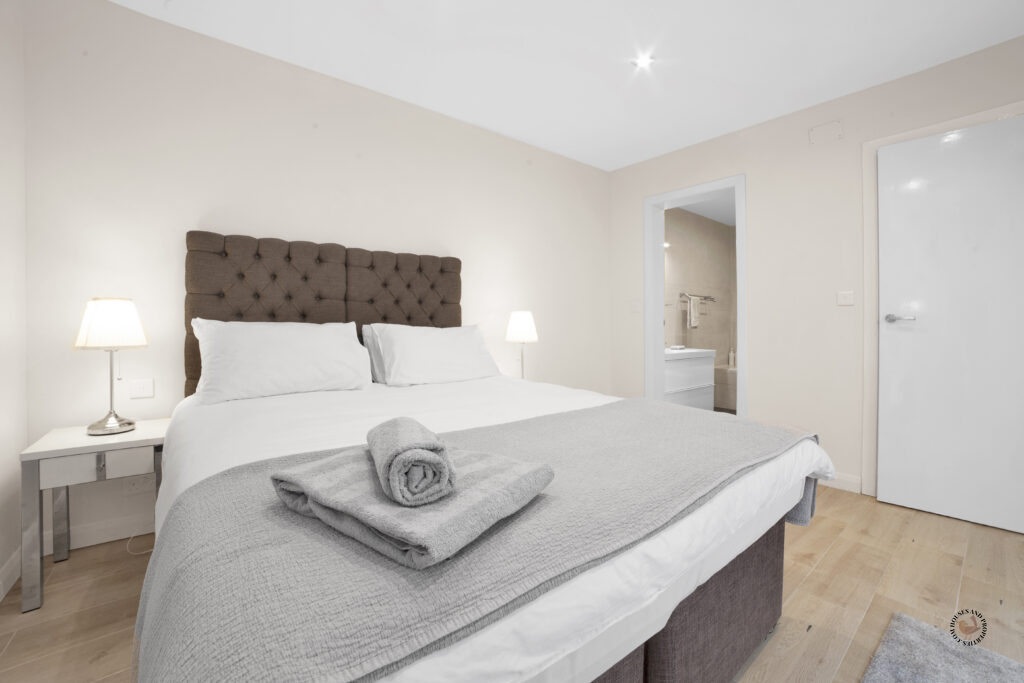 serviced accommodation photography Wimbledon, serviced accommodation photographer SW19, aparthotel photography Wimbledon, aparthotel room photography London, rent to rent photography Wimbledon, rent-to-rent property photos SW19, R2SA photography Wimbledon, R2SA listing photography SW19, corporate let photography Wimbledon