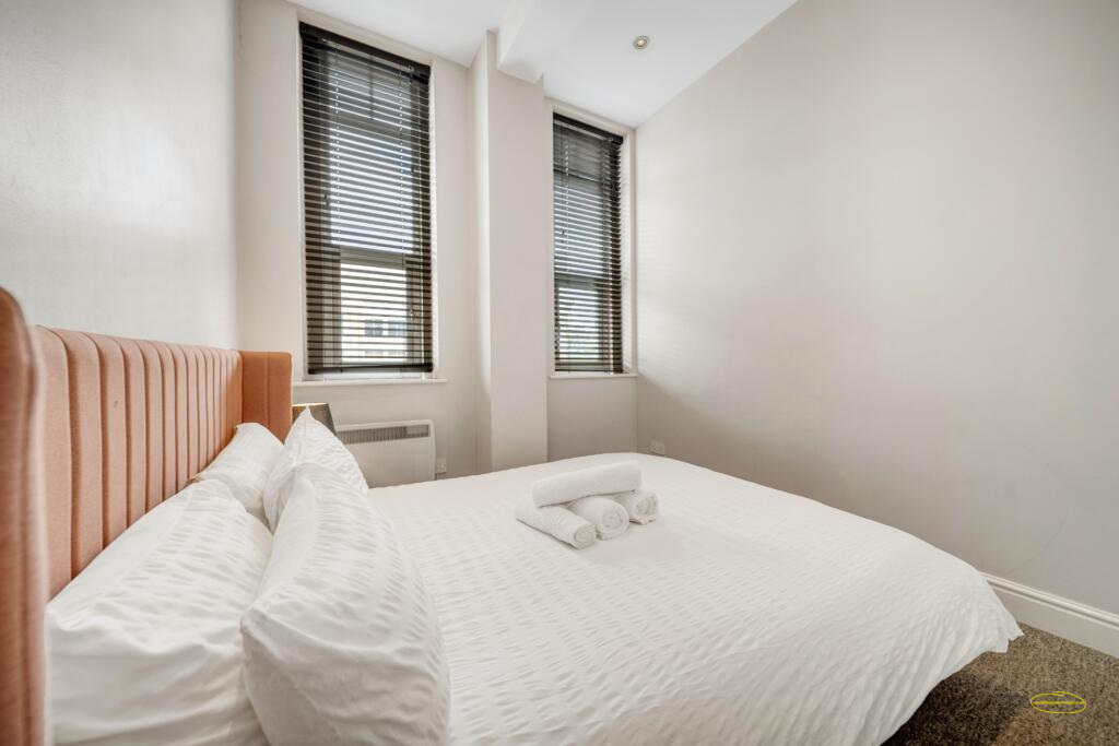 Photographing Three 2-Bedroom Airbnb Flats in London E1: £139 per property