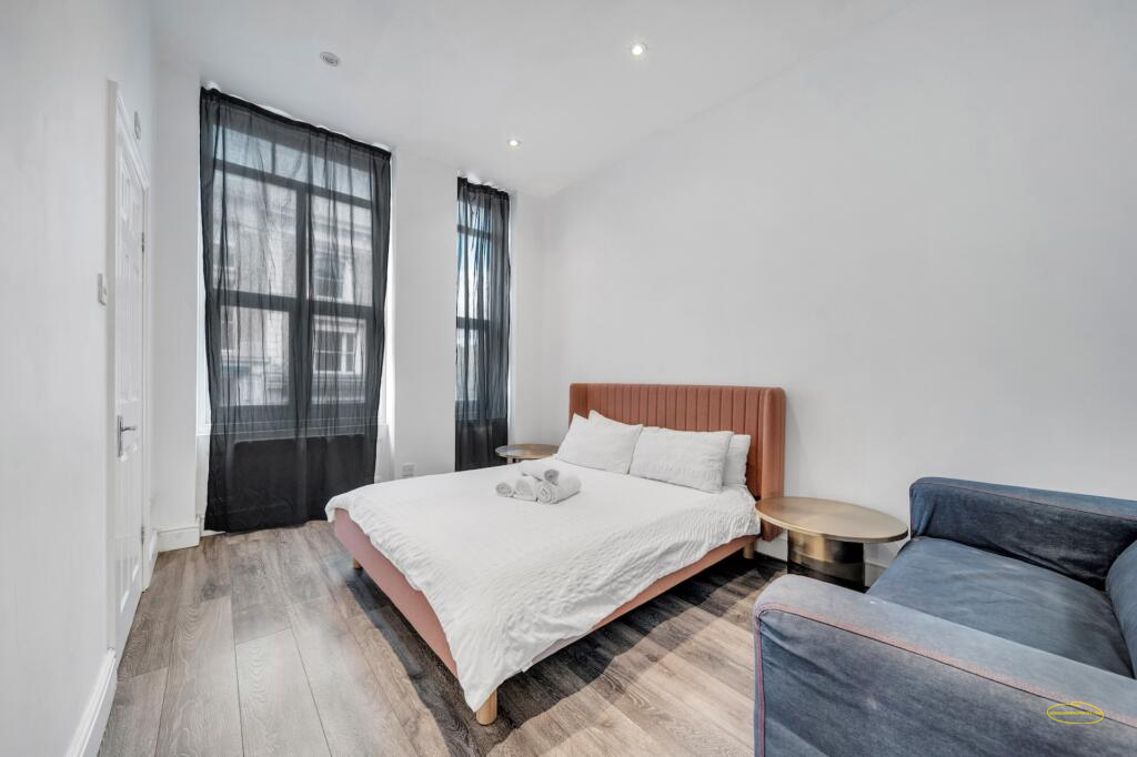 Photographing Three 2-Bedroom Airbnb Flats in London E1: £139 per property