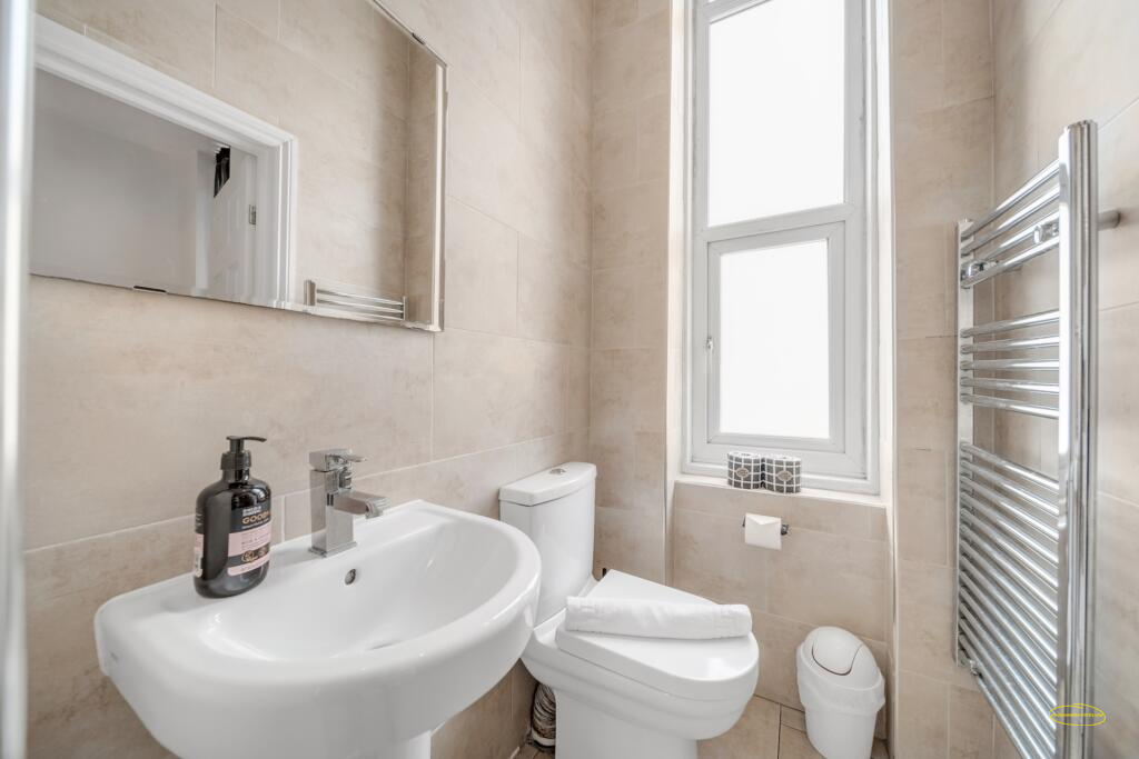Photographing Three 2-Bedroom Airbnb Flats in London E1: £139 per property