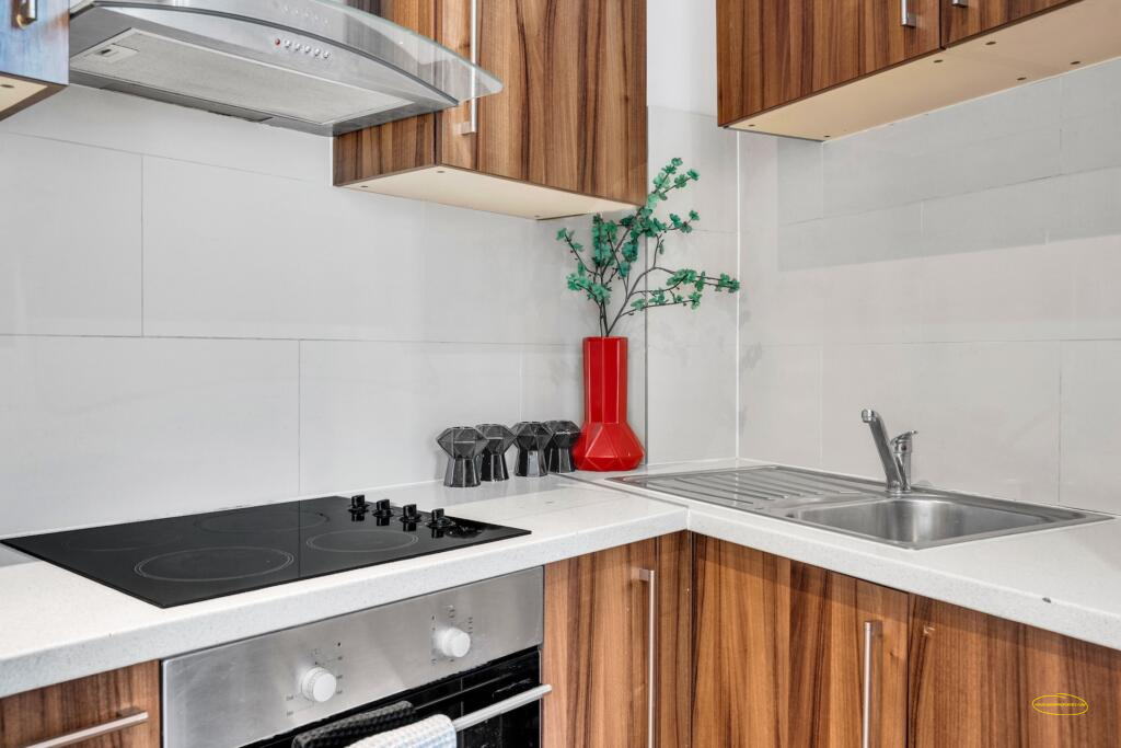 Photographing Three 2-Bedroom Airbnb Flats in London E1: £139 per property