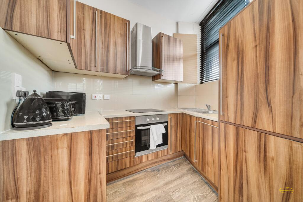Photographing Three 2-Bedroom Airbnb Flats in London E1: £139 per property