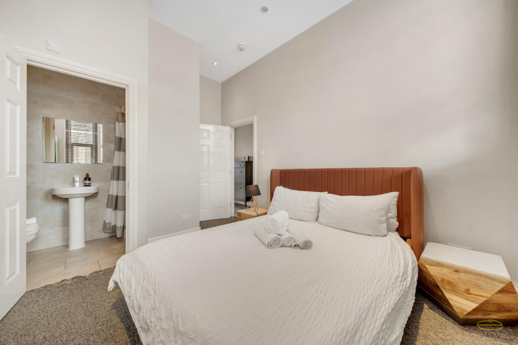 Photographing Three 2-Bedroom Airbnb Flats in London E1: £139 per property
