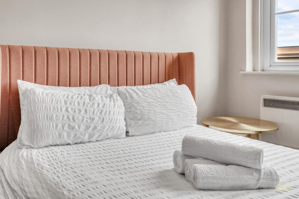 Photographing Three 2-Bedroom Airbnb Flats in London E1: £139 per property