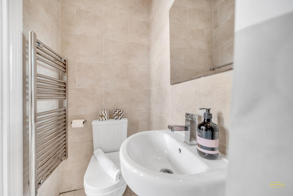 Photographing Three 2-Bedroom Airbnb Flats in London E1: £139 per property