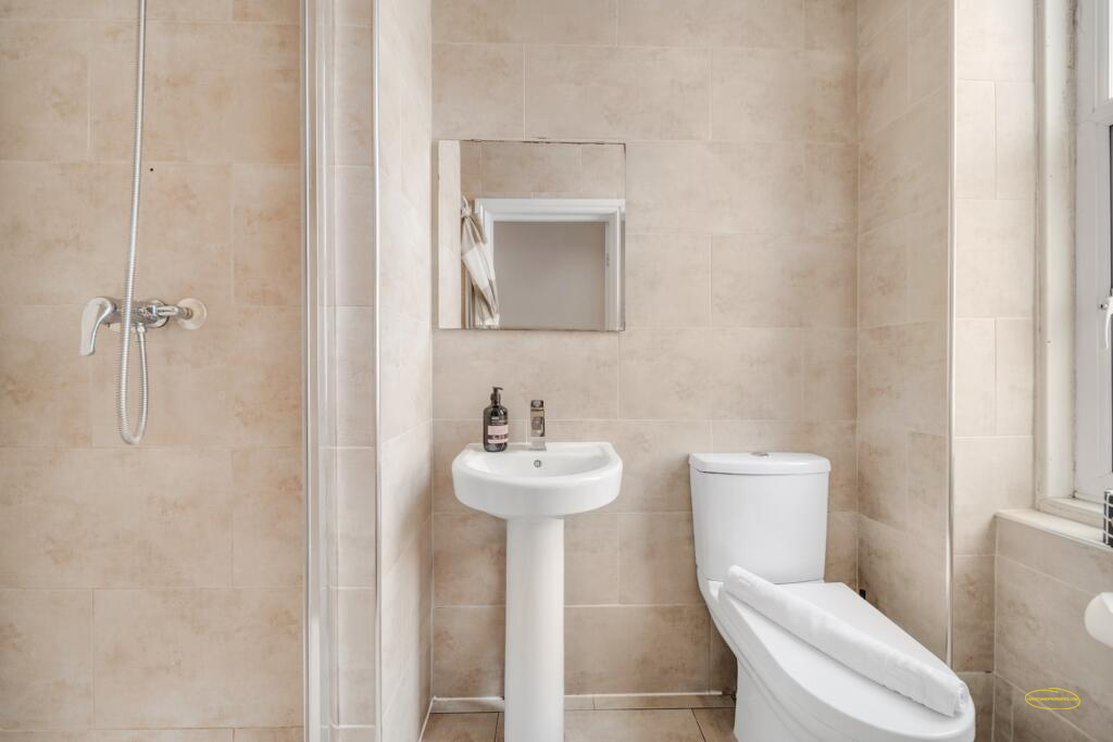 Photographing Three 2-Bedroom Airbnb Flats in London E1: £139 per property