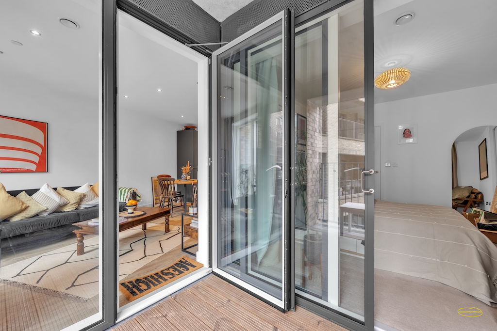 1 Bed Airbnb Flat Photography In E3 Bow, Tower Hamlets