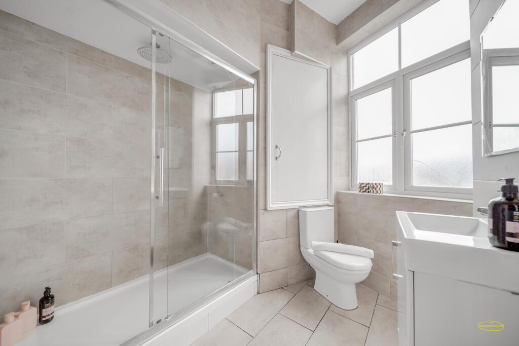 Photographing Three 2-Bedroom Airbnb Flats in London E1: £139 per property