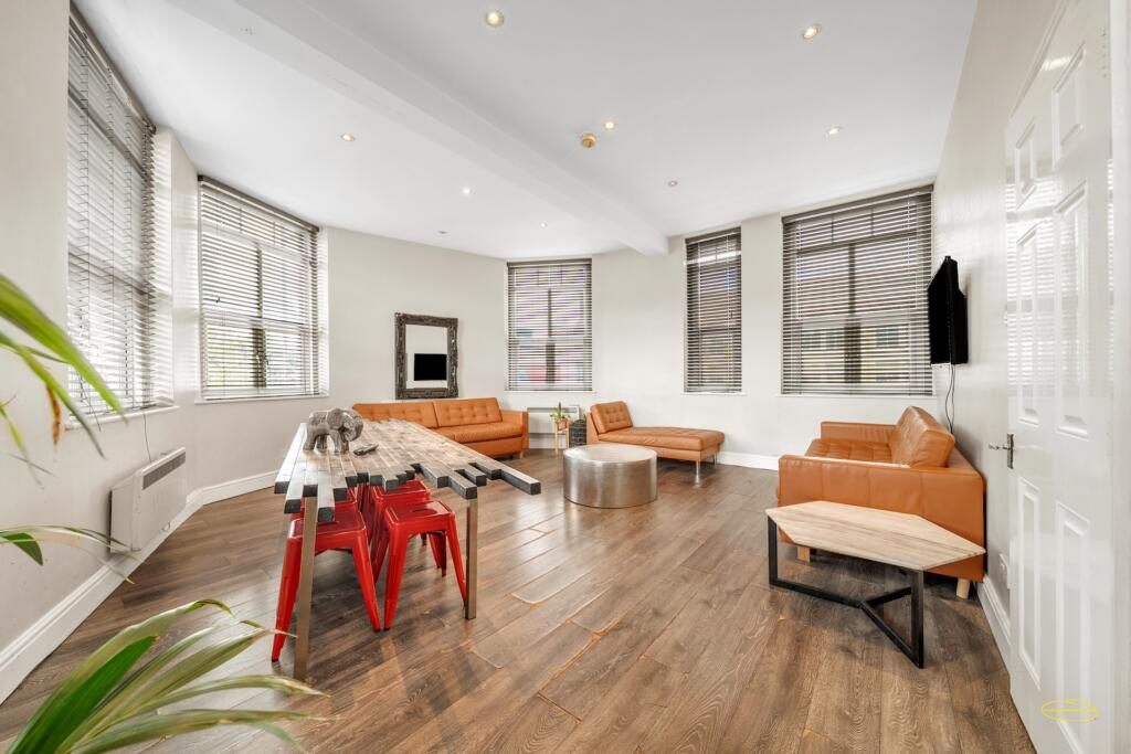 Photographing Three 2-Bedroom Airbnb Flats in London E1: £139 per property