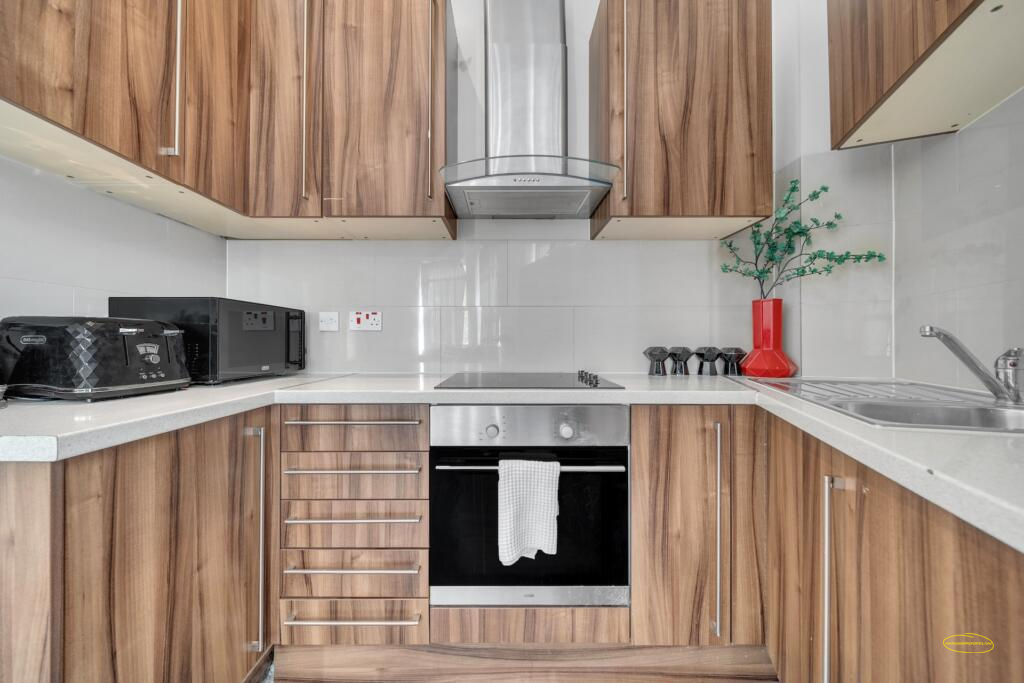 Photographing Three 2-Bedroom Airbnb Flats in London E1: £139 per property