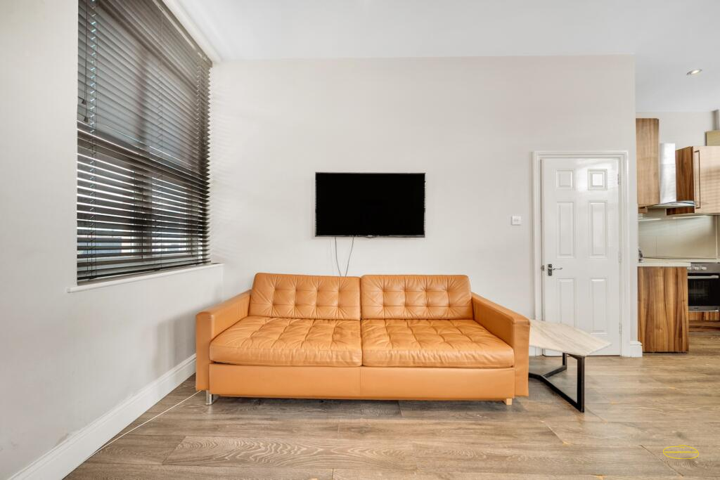 Photographing Three 2-Bedroom Airbnb Flats in London E1: £139 per property
