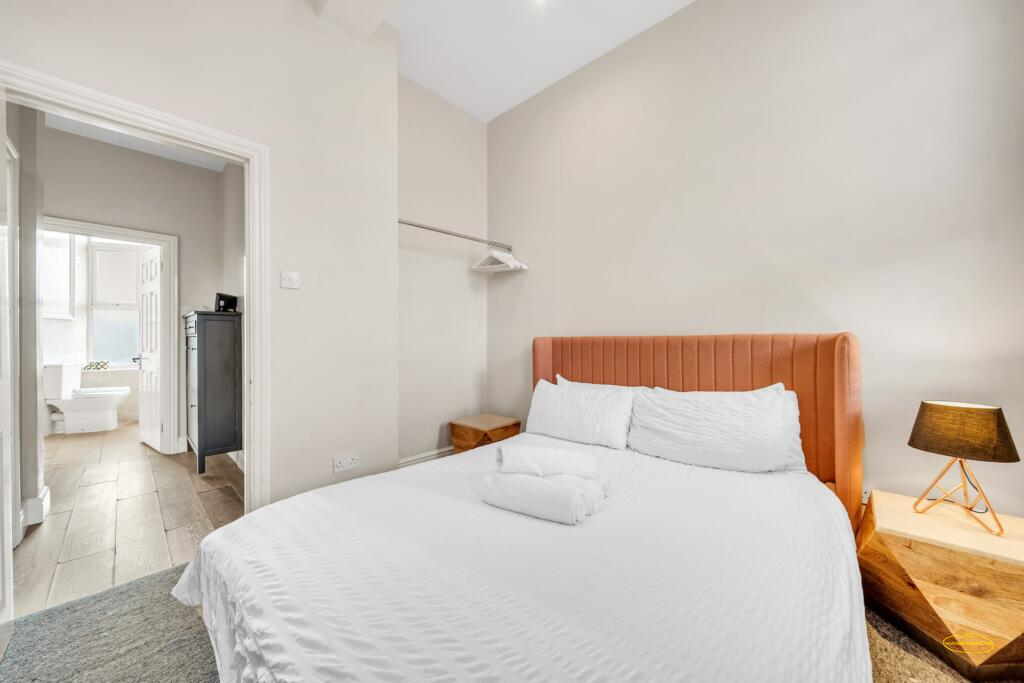 Photographing Three 2-Bedroom Airbnb Flats in London E1: £139 per property