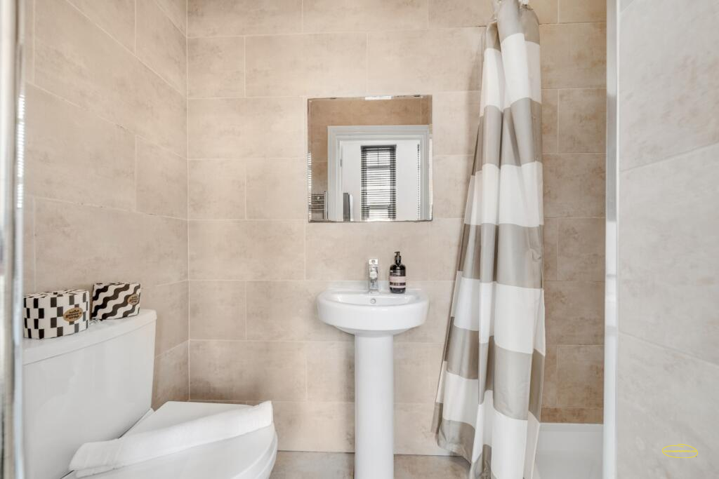 Photographing Three 2-Bedroom Airbnb Flats in London E1: £139 per property