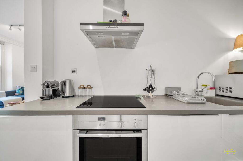 1 Bedroom Airbnb Flat Photography In Piccadilly Circus, W1D