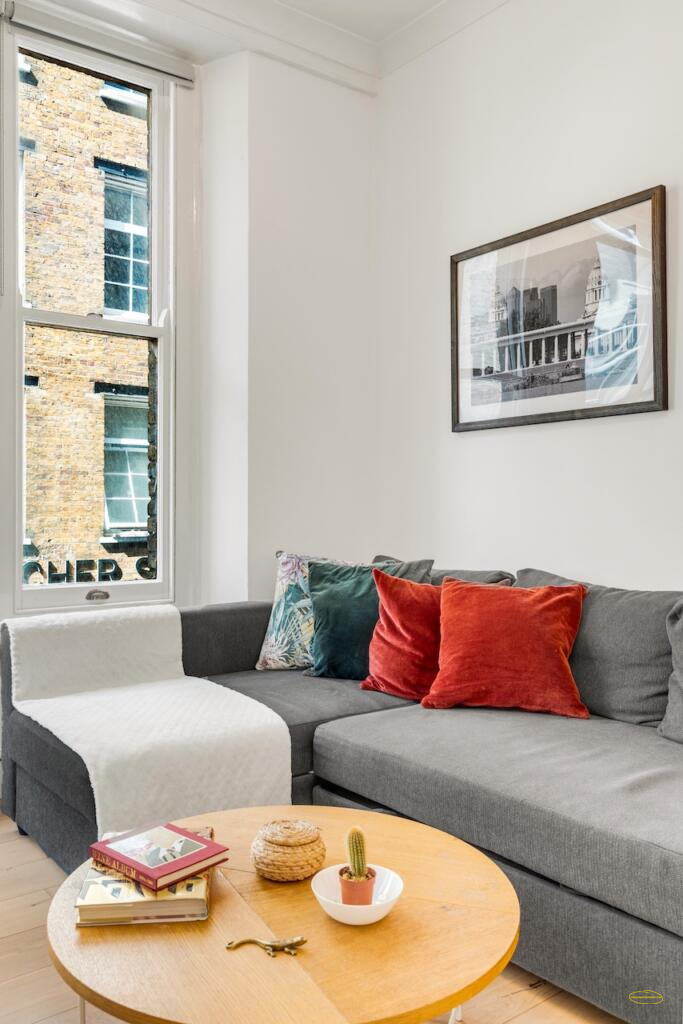 1 Bedroom Airbnb Flat Photography In Piccadilly Circus, W1D