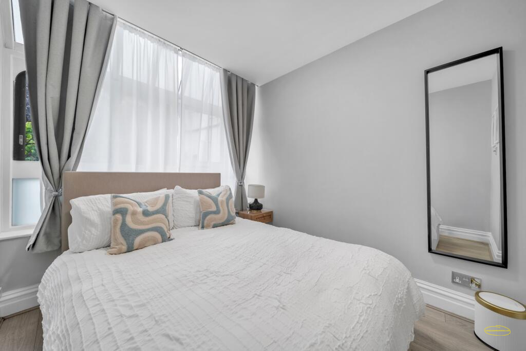 King's Road 2-Bed Airbnb Photography, SW3