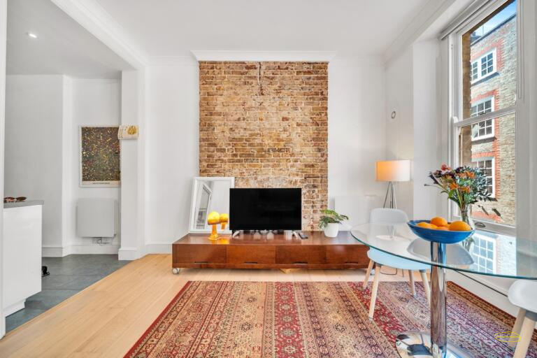1 Bedroom Airbnb Flat Photography In Piccadilly Circus, W1D