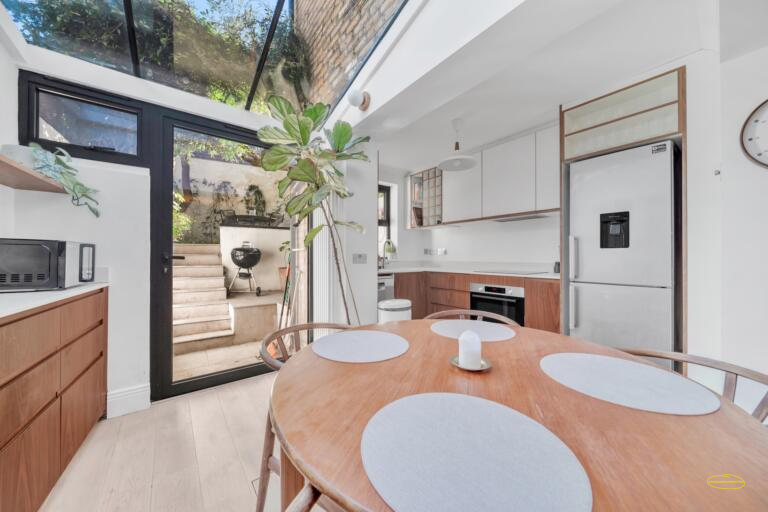 1-Bed Airbnb Photography In Turnpike Lane, N16