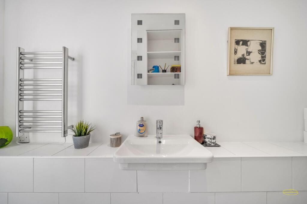 1 Bedroom Airbnb Flat Photography In Piccadilly Circus, W1D