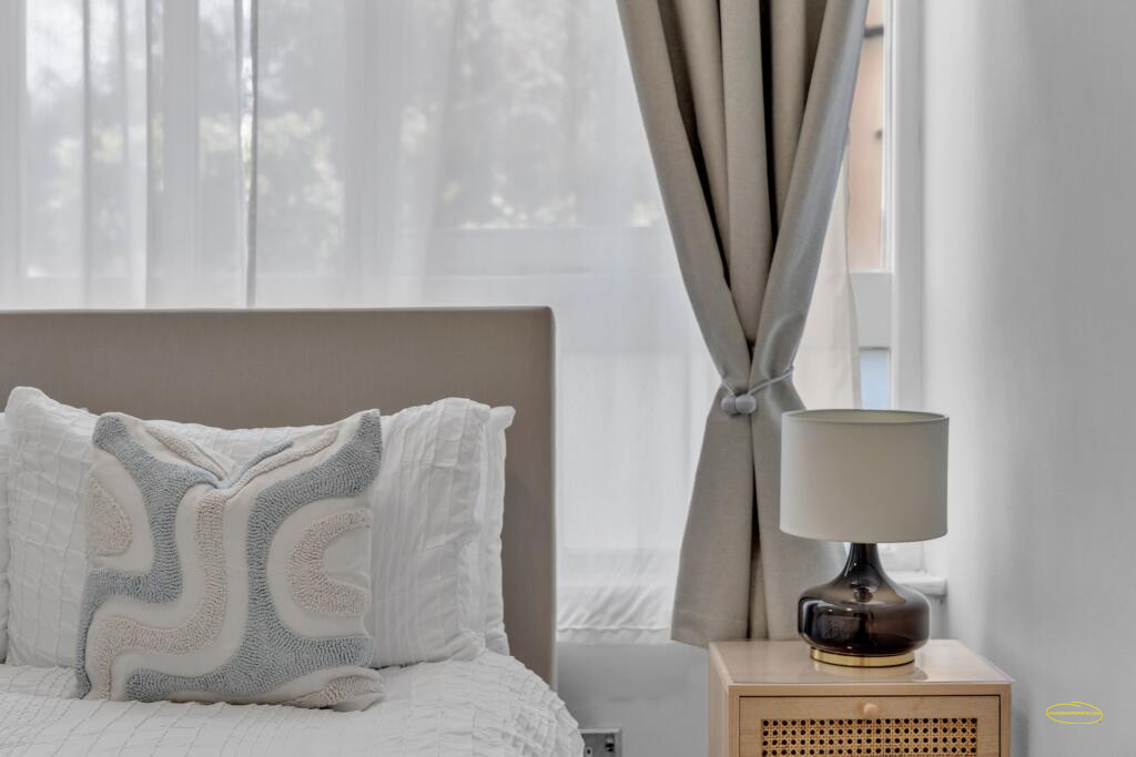 King's Road 2-Bed Airbnb Photography, SW3