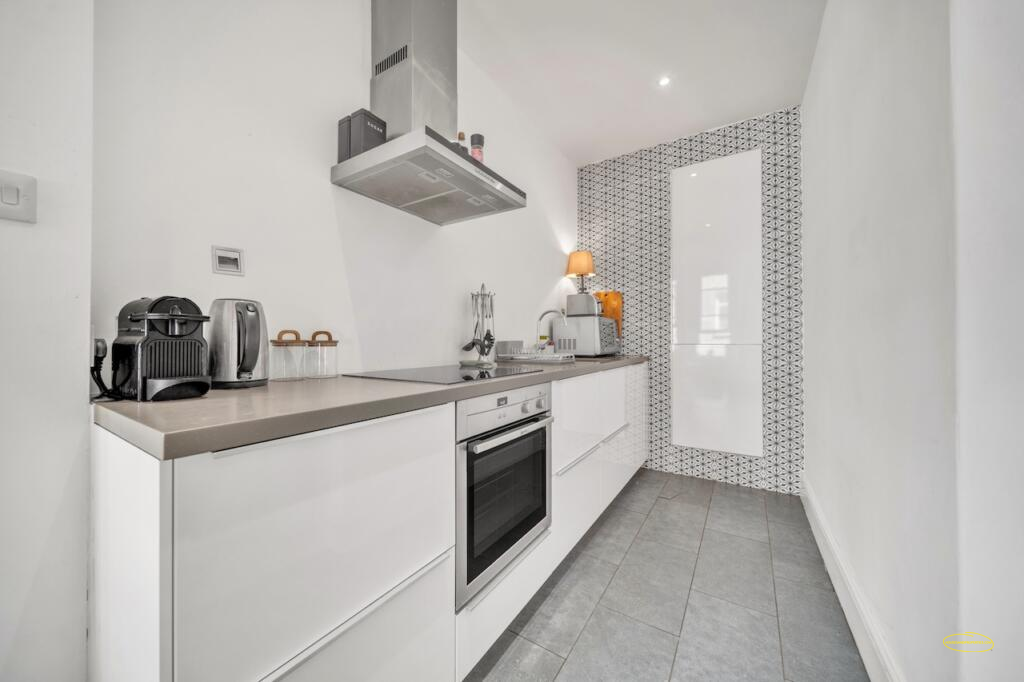 1 Bedroom Airbnb Flat Photography In Piccadilly Circus, W1D