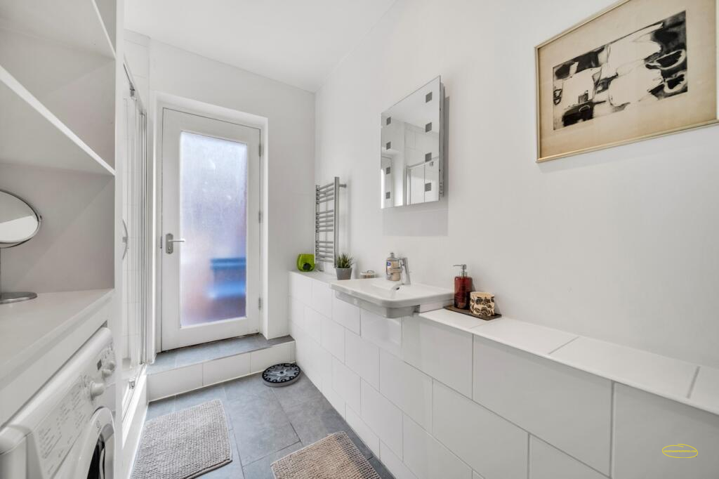 1 Bedroom Airbnb Flat Photography In Piccadilly Circus, W1D