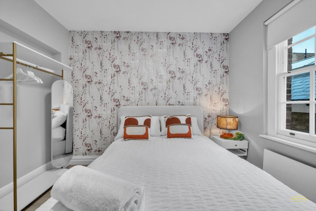 King's Road 2-Bed Airbnb Photography, SW3
