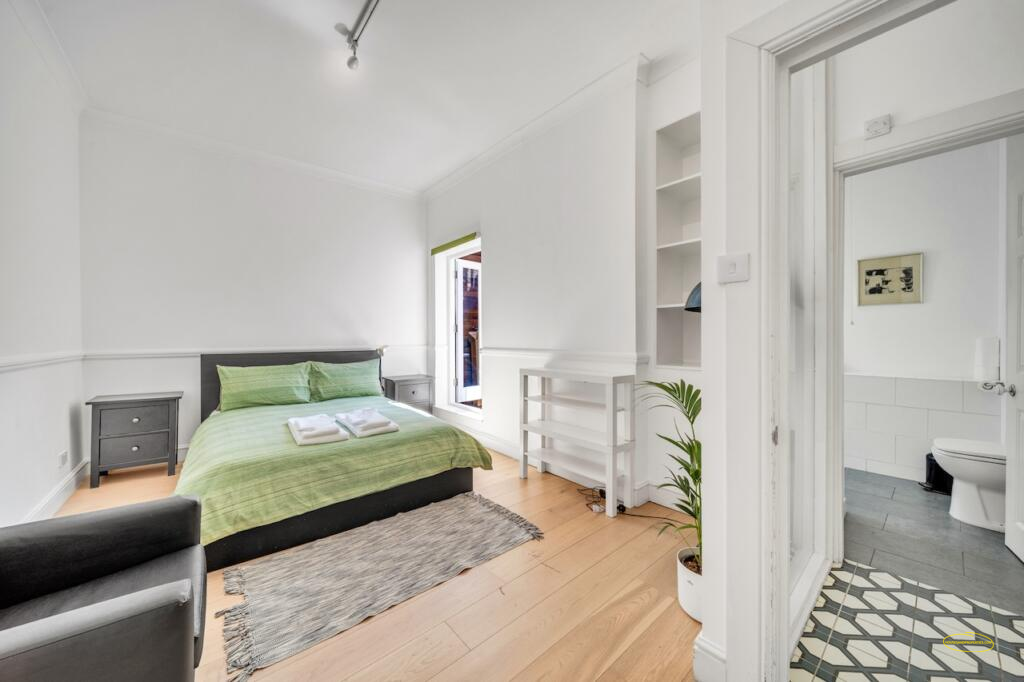 1 Bedroom Airbnb Flat Photography In Piccadilly Circus, W1D