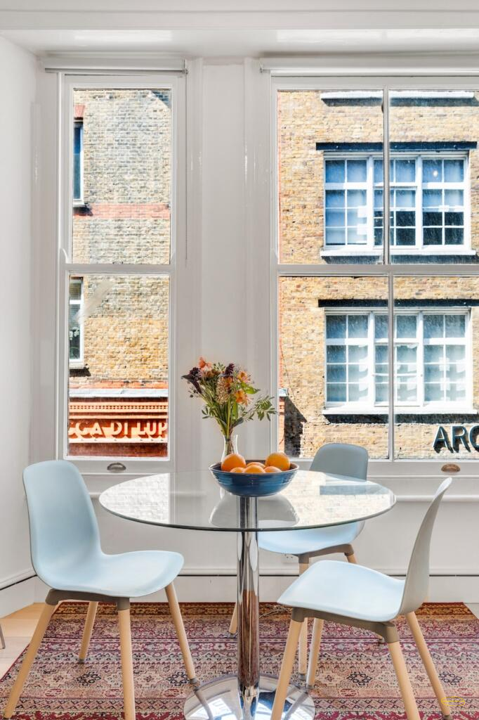 1 Bedroom Airbnb Flat Photography In Piccadilly Circus, W1D