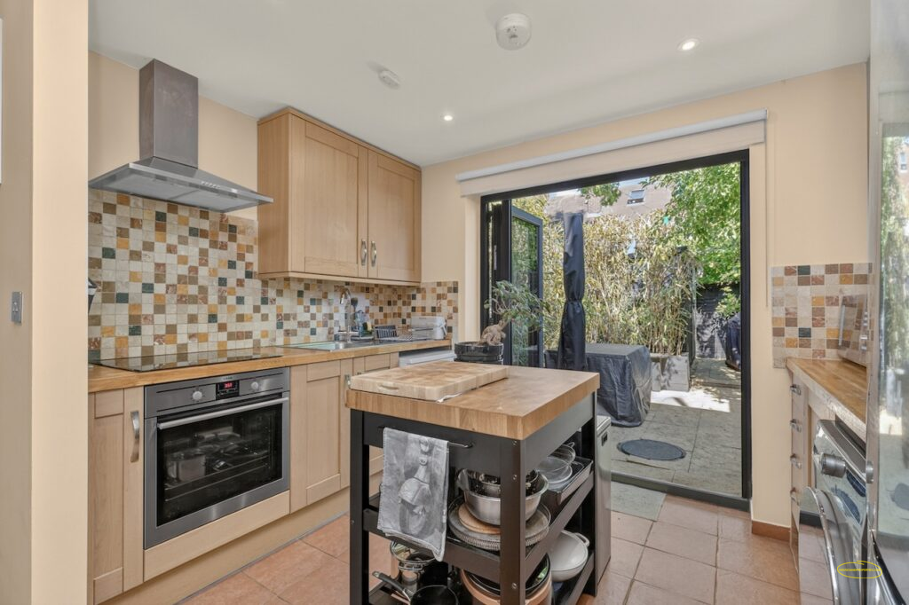 2-Bedrooms Photography & Floor Plan In East Acton W12