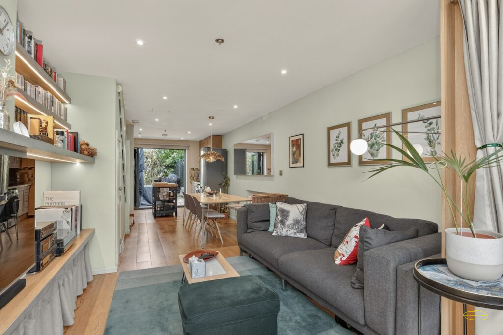 2-Bedrooms Photography & Floor Plan In East Acton W12