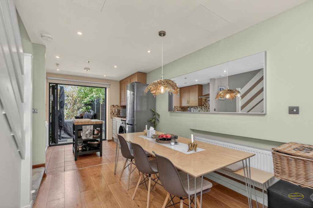 2-Bedrooms Photography & Floor Plan In East Acton W12