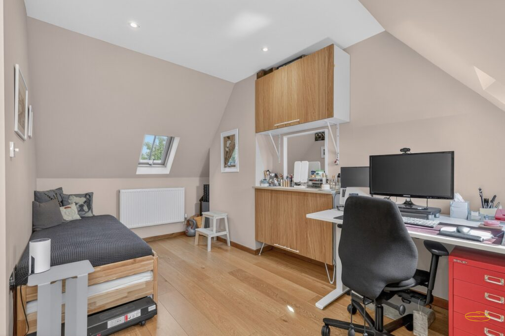 2-Bedrooms Photography & Floor Plan In East Acton W12