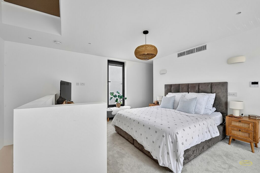 1-Bed Airbnb House Photography In Enfield, N21